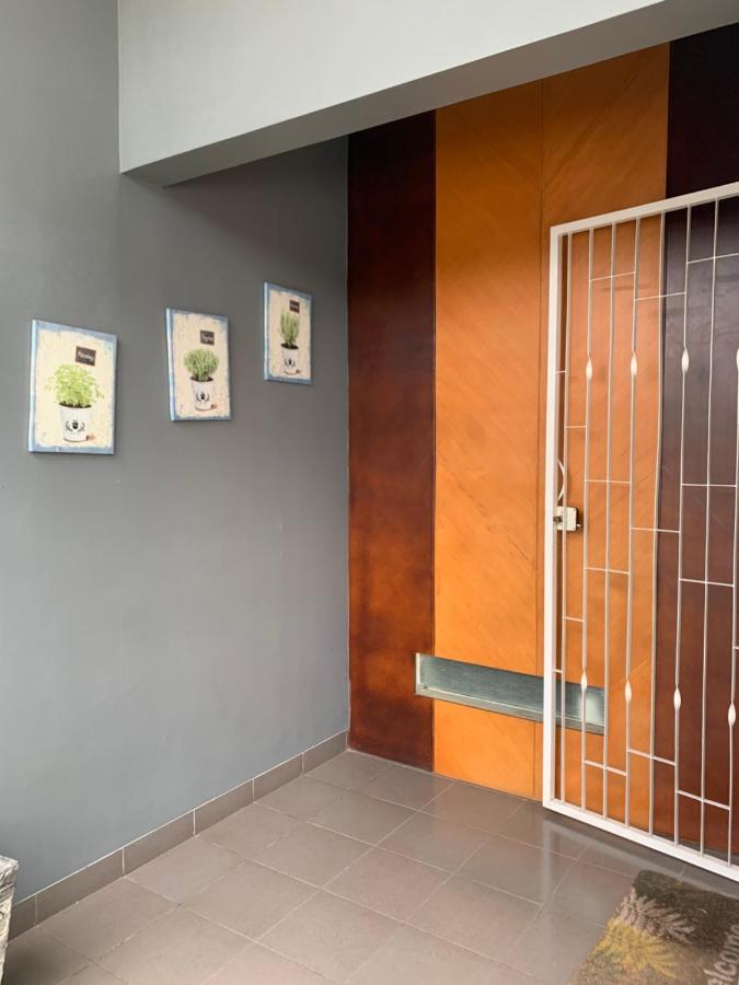 Platinum Setramurni Guest House Bandung 3Br Εξωτερικό φωτογραφία