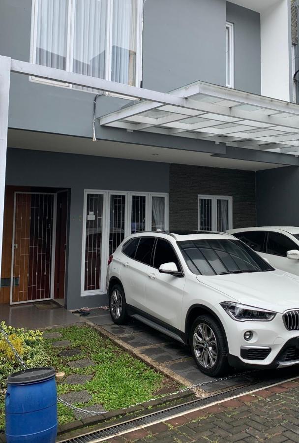 Platinum Setramurni Guest House Bandung 3Br Εξωτερικό φωτογραφία